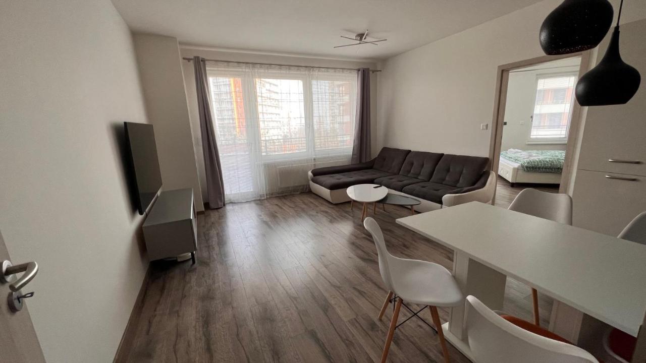 Air-Conditioned, 2 Room Apartment With Balcony, New Building Raca 布拉迪斯拉发 外观 照片