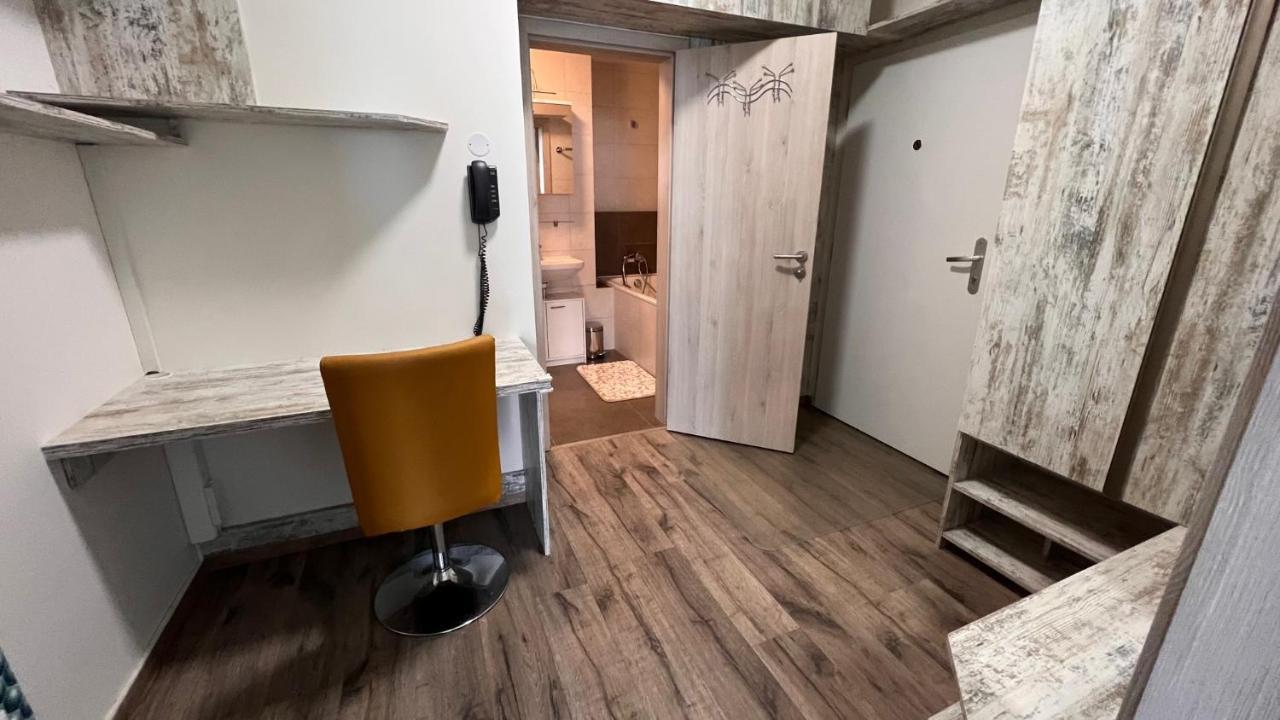 Air-Conditioned, 2 Room Apartment With Balcony, New Building Raca 布拉迪斯拉发 外观 照片