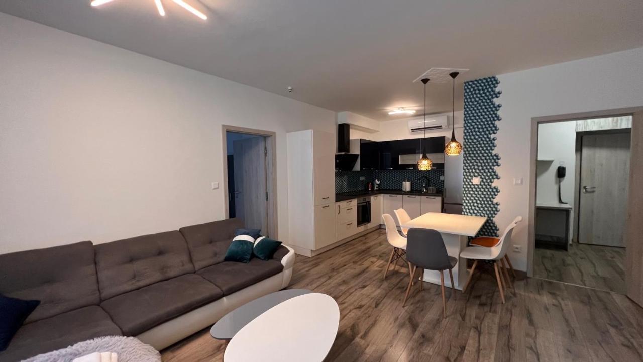 Air-Conditioned, 2 Room Apartment With Balcony, New Building Raca 布拉迪斯拉发 外观 照片
